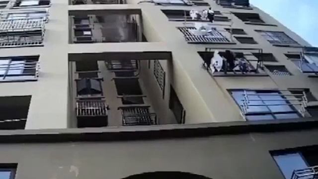 Падение кондиционера и кондиционерщика