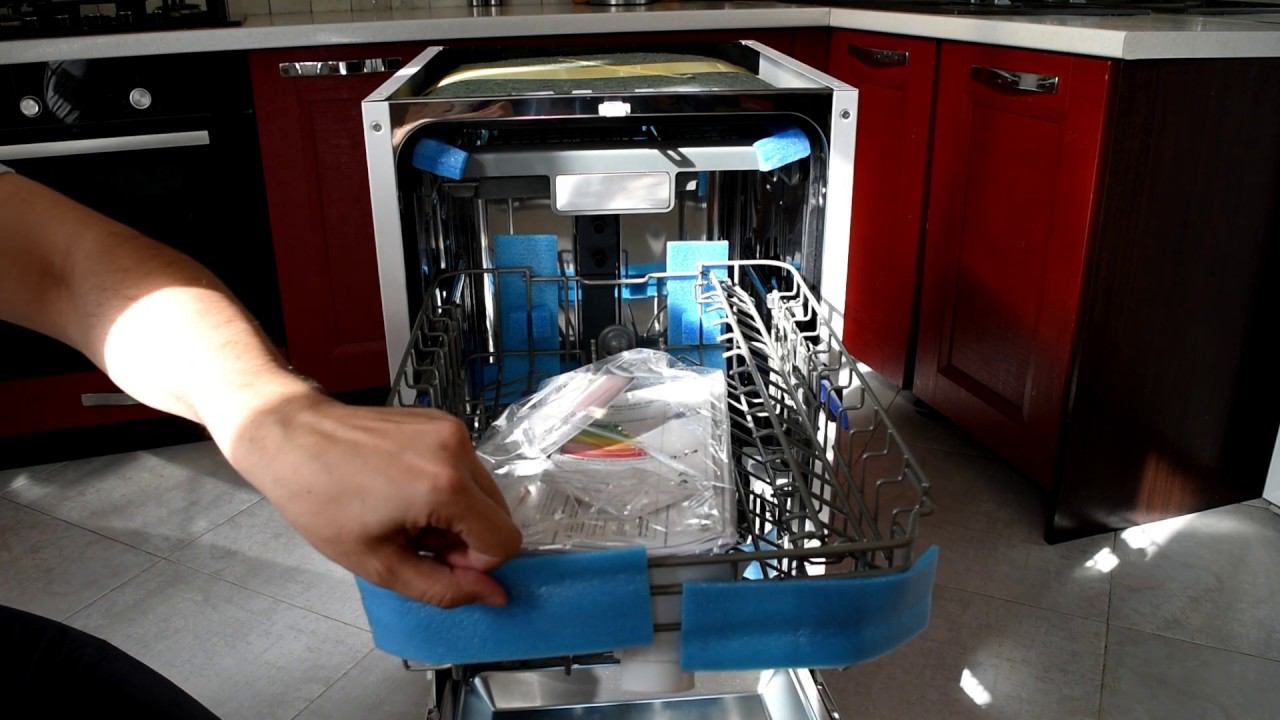 Candy CDI 2D10473-07: очень бюджетная и навороченная узкая посудомоечная машина смотреть онлайн