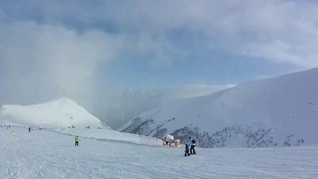 Архыз 07.02.2023 г. Спуск по зеленой трассе Горизонт смотреть онлайн