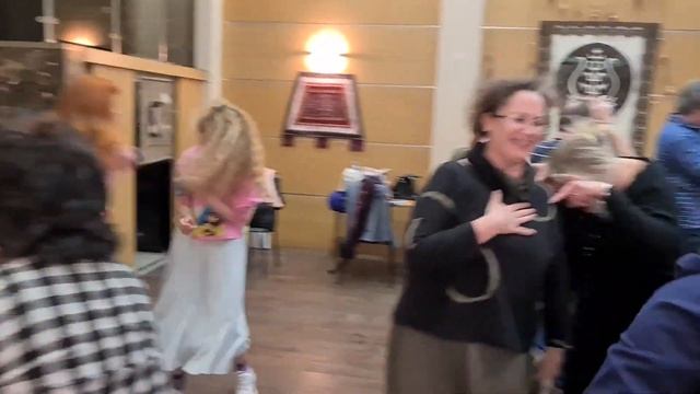 Упражнение "Усики таракана" Йога смеха смотреть онлайн