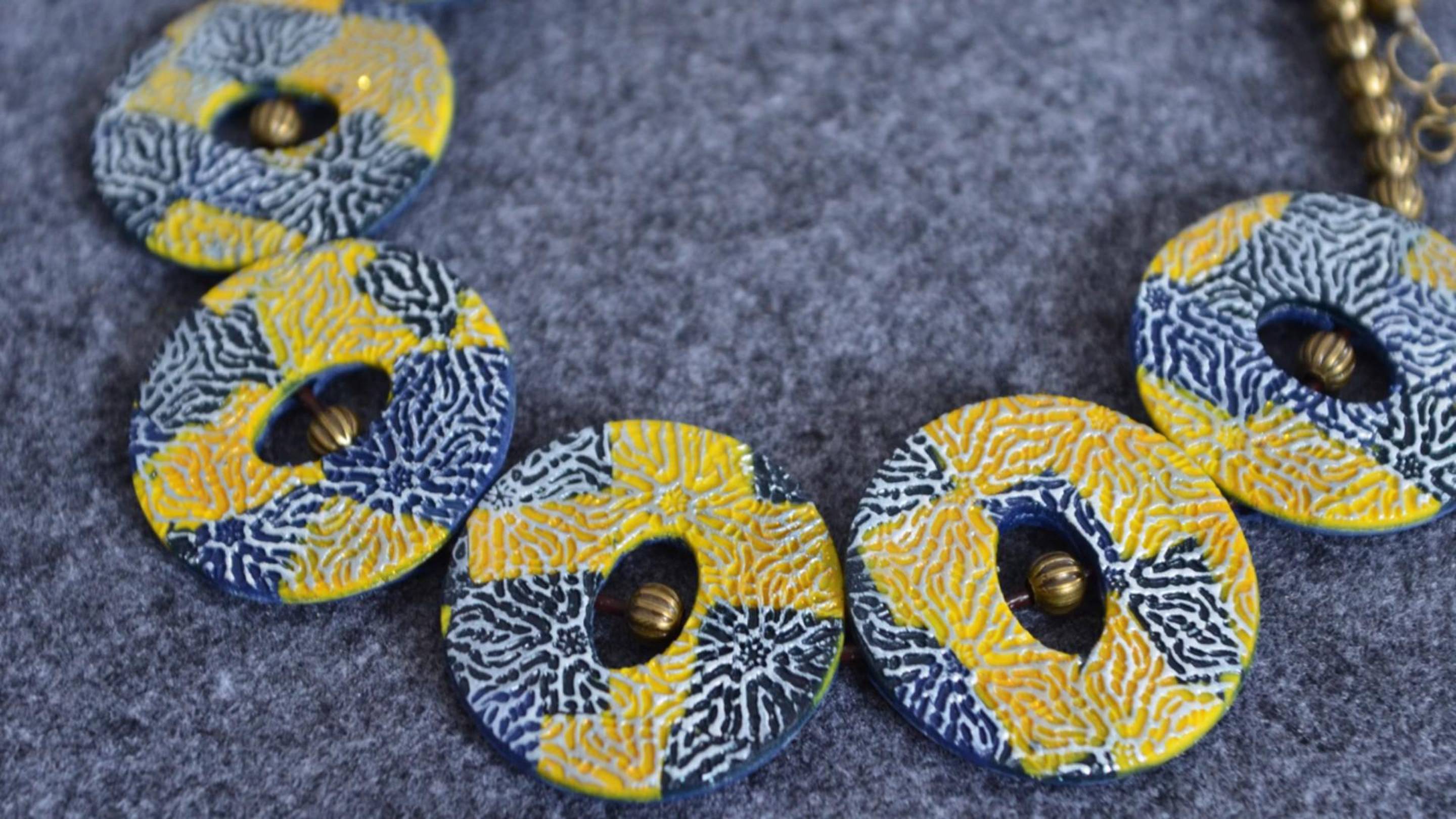 Удивительное текстурированное ожерелье из бисера из полимерной глины смотреть онлайн