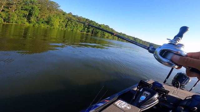 UNLOCKING the Pickwick Puzzle! - Bassmaster Elite Pickwick Lake 2022 (Practice) - UFB S2 E28 смотреть онлайн