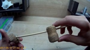 Как сделать зимнюю  удочку из пробок