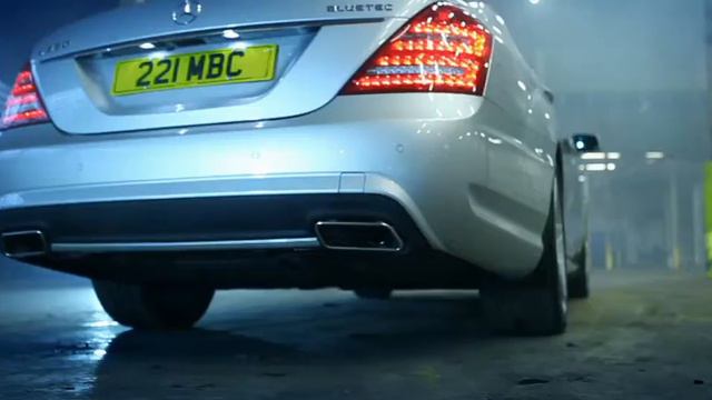 2012 Mercedes-Benz S-Class (W221) - Driving in the UK смотреть онлайн