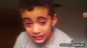 Школьник психует из-за игрушки