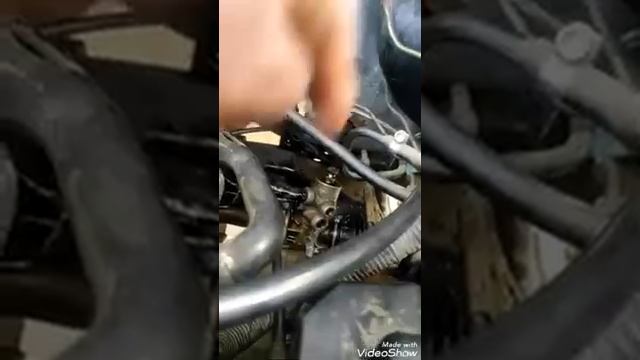 explicando la ubicación del sistema de dirección del Nissan AD смотреть онлайн