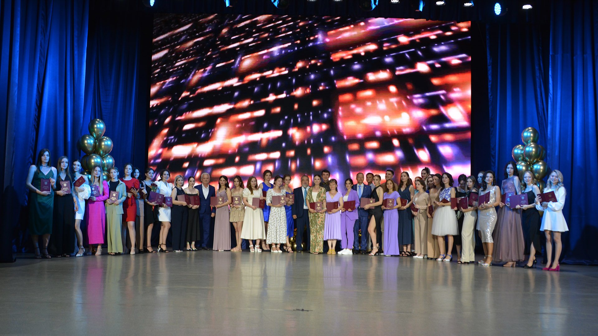 Выпускной 2023 ❤️ смотреть онлайн