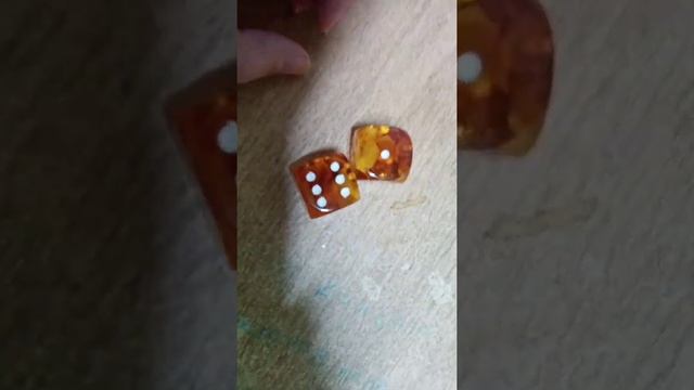 Игральные кости из калининградского янтаря. смотреть онлайн
