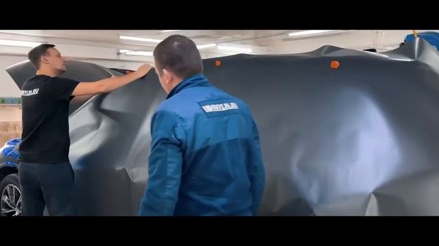 Автомобиль BMW X5 оклеили матовой пленкой ORACAL тёмно-серого цвета смотреть онлайн
