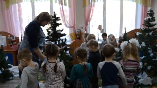 Мордовия МДОУ "Детский сад №97". НОД по аппликации "Зимний лес". смотреть онлайн