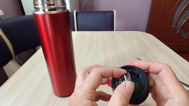 Как поменять батарейку термодатчика в китайском термосе легко, без всяких усилий