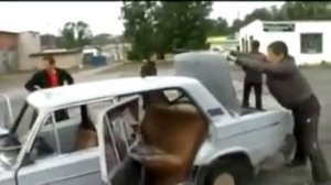 Ломают машину