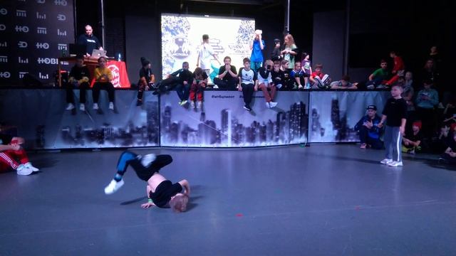 Хип-Хоп Настройка 2022 - BBoy Raff - Батл 2 (Брейкинг соло 7-9 лет) смотреть онлайн