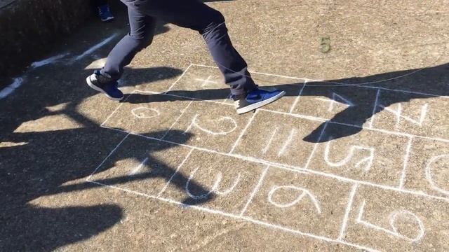 Math-GAMES: Calculator Hopscotch смотреть онлайн