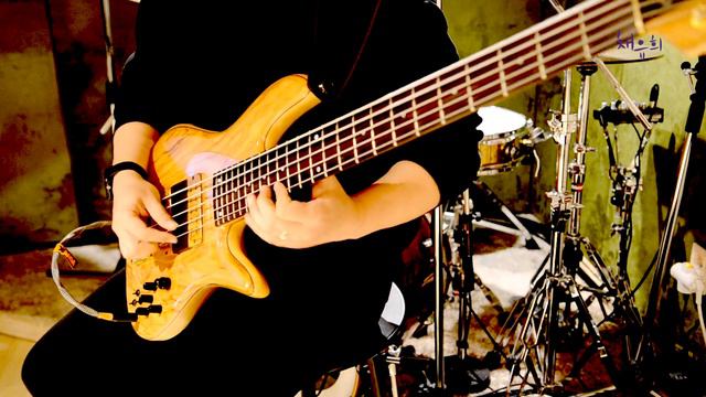 Plini Inspired Modern Jam - E Lydian Bass Solo - Bass. Jay Jeong