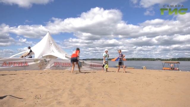 На самарской набережной открыли сезон пляжного тенниса смотреть онлайн