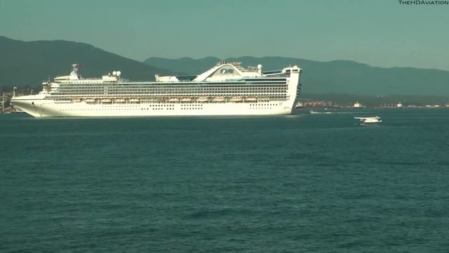 De Havilland DHC-2 Beaver vs. Princess Cruises Star Princess Cruise Ship смотреть онлайн