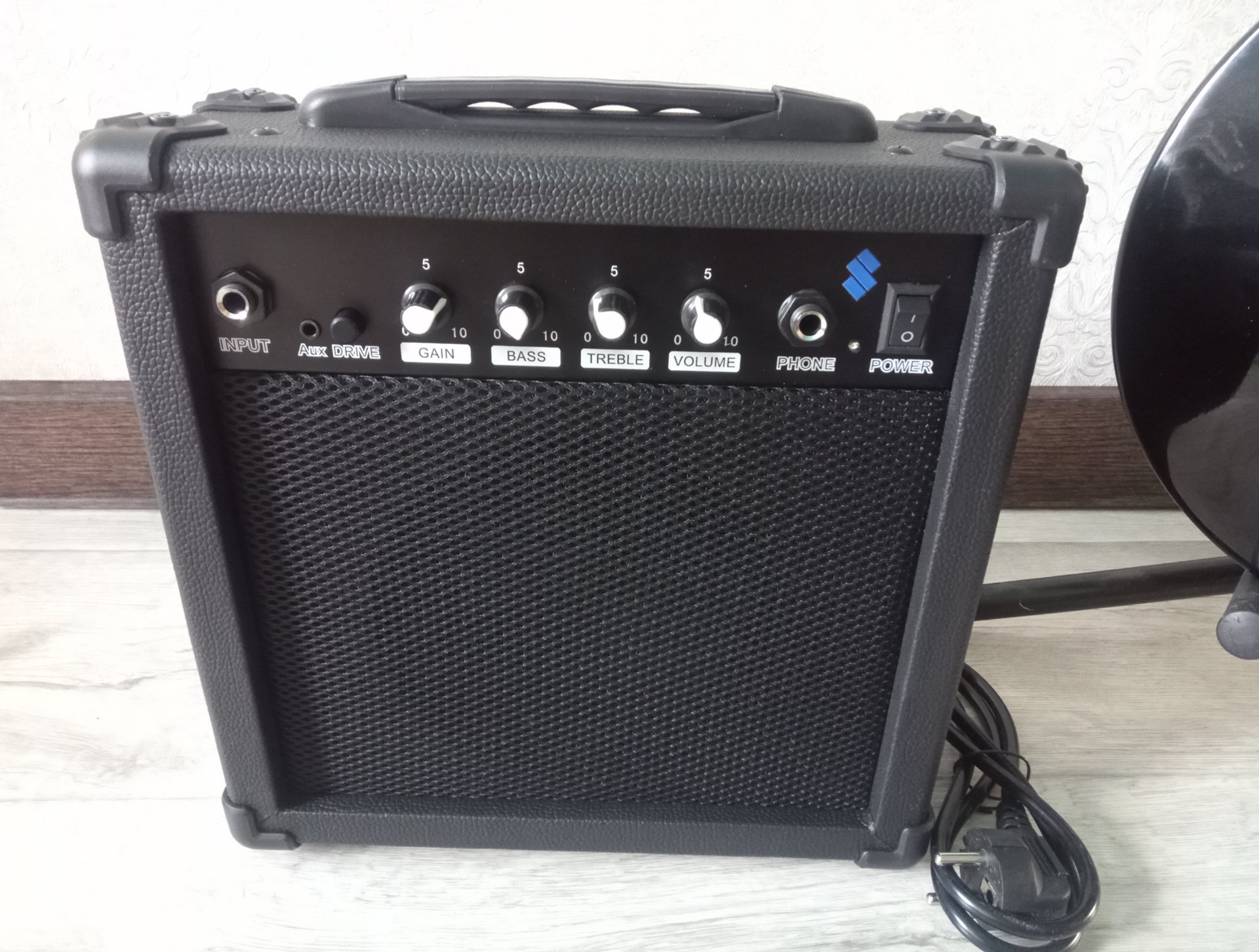 Комбоусилитель для электрогитары SAGE 15Вт смотреть онлайн