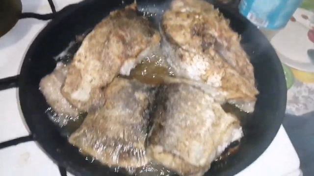 Жареная рыба с хрустящей корочкой смотреть онлайн