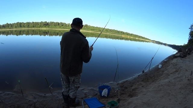 Рыбалка на фидер.Река Вятка. Любители троллинга вынудили сменить место. смотреть онлайн