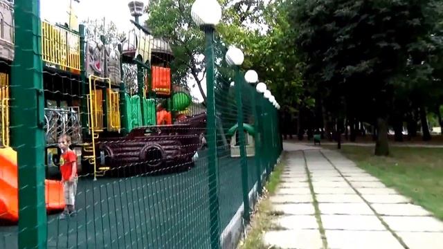 г. Пятигорск - достопримечательность - Комсомольский сквер микрорайона - Белая ромашка смотреть онлайн