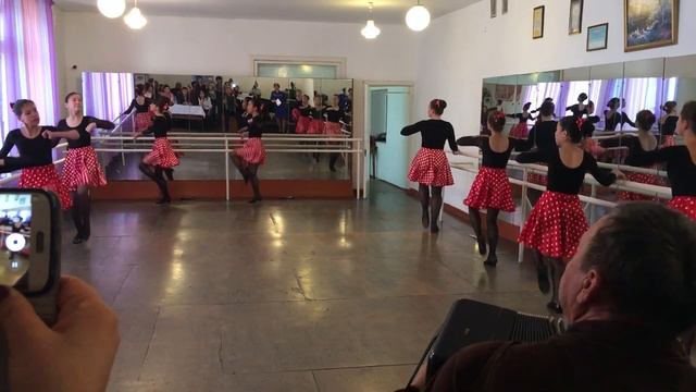 Экзамен по народному танцу. Часть 1. смотреть онлайн