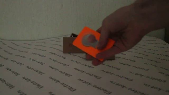 Карманный светильник-кредитка в виде лампочки смотреть онлайн