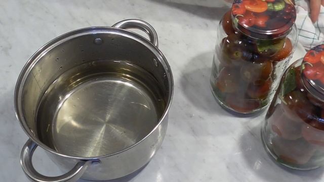 Маринованные ПОМИДОРЫ без стерилизации на зиму.Вкусный маринад.Кто пробовал - без рецепта не уходит смотреть онлайн