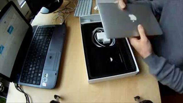 Apple Macbook Air 11' Inch Unboxing