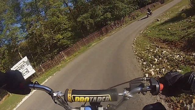 KTM 690 VS JMC 140 / Серпантин на питбайке / С мотардистами в горы смотреть онлайн