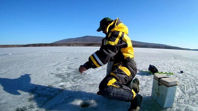 Закрытие ледового сезона. Рыбалка по последнему льду. смотреть онлайн