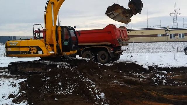 Prace ziemne - koparka JCB JS220 смотреть онлайн