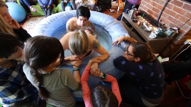 New BABY! Home Birth with Family [Birth Vlog] смотреть онлайн