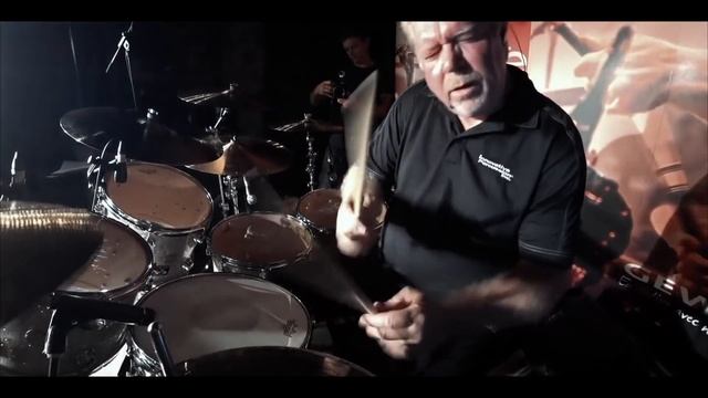 John Jr Robinson - Don't Stop 'til You Get Enough and drum solo смотреть онлайн