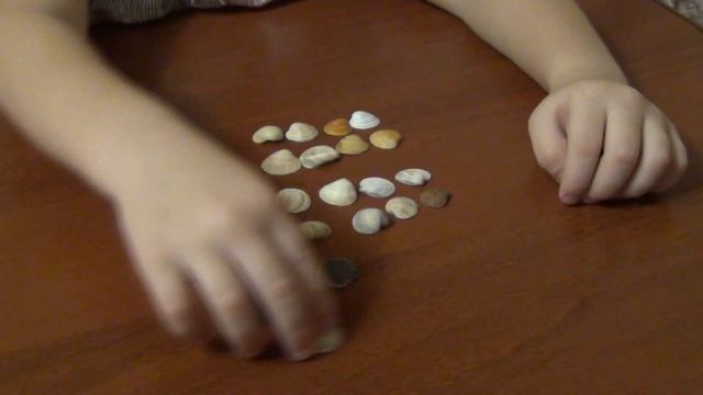 Ваш Умняш. Наглядная математика с Сашей. Умножение и степень числа на ракушках смотреть онлайн