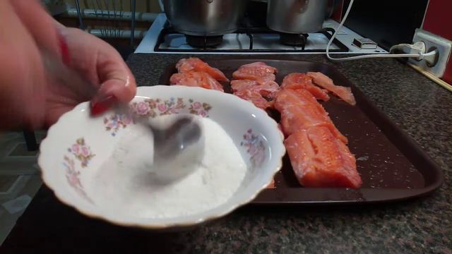 #РукоделиеотГалины Форель малосольная с солью и сахаром. смотреть онлайн