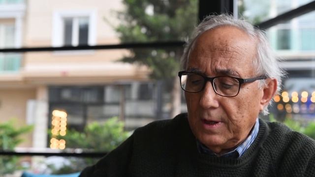 Атаол Бехрамоглу и Айгуль Окутан в кафе Мадо, Стамбул