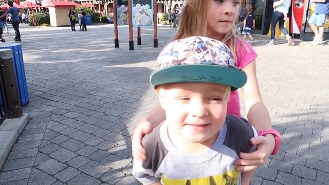 ?LEGOLAND TOUR, BEST KIDS RIDES, AND MEETING LEGO BATMAN! смотреть онлайн