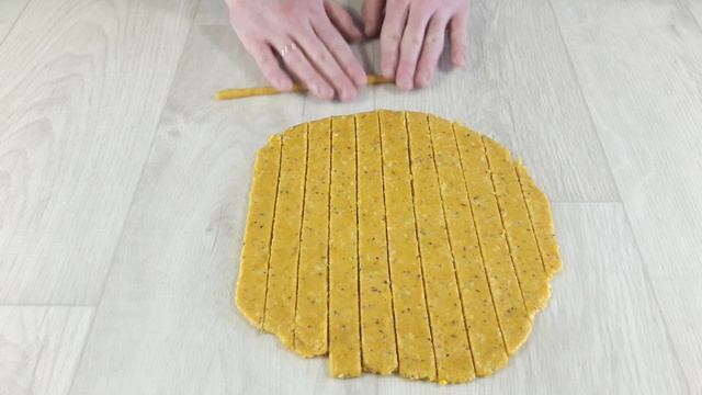 Как приготовить сырные палочки? Хрустящая закуска из сыра в духовке, быстрая закуска хлебные палочк смотреть онлайн