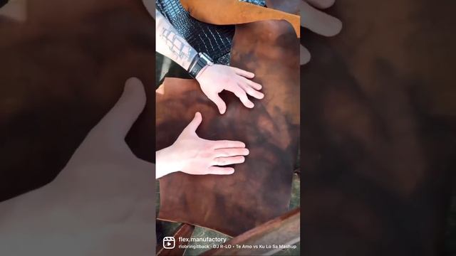 Кожа Crazy Horse. Спокойно, ни одна лошадь не пострадала! Это всего лишь особый вид отделки кожи. смотреть онлайн