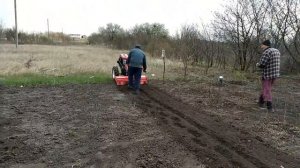 Работа 10 л.с.  мотоблока на тяжелых грунтах. Сравнение его работы с моим 15 лошадным! Справляется?