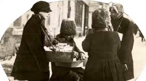 Старая песня "Друзья, купите папиросы"