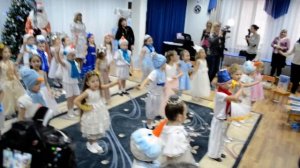 Финальный танец «С новым годом папа, с новым годом мама»