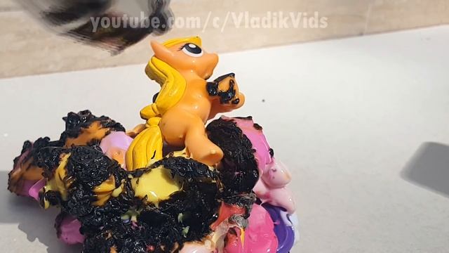 Эксперимент Жарим ЛИТЛ ПОНИ ИГРУШКИ. Строительный фен против маленьких лошадок, СТИВА из майнкрафта смотреть онлайн