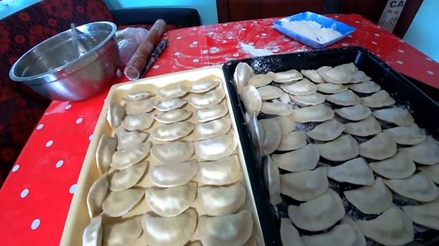 КАК ПРИГОТОВИТЬ САМЫЕ ВКУСНЫЕ ВАРЕНИКИ ПО ДЕРЕВЕНСКИ И НАКОРМИТЬ ВНУКА! смотреть онлайн