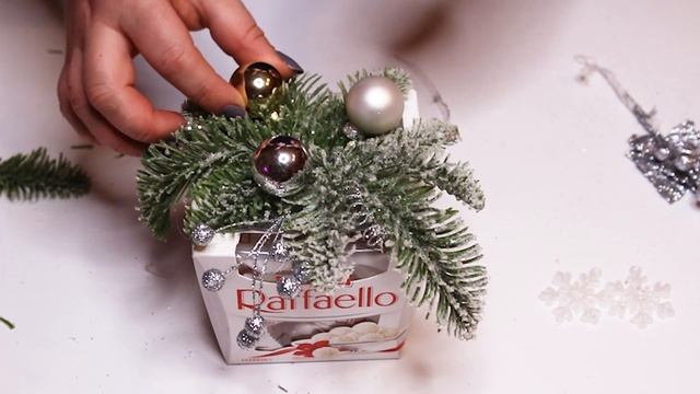 Что подарить на Новый Год? - оформлени РАФАЭЛЛО / DIY / Christmas Gift Handmade смотреть онлайн