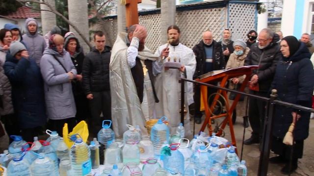 Канун Богоявления. Водосвятие во дворе Свято-Покровского храма смотреть онлайн