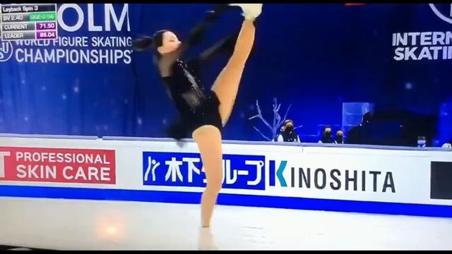 Впервые в истории российские фигуристки заняли весь пьедестал на чемпионате мира/// смотреть онлайн