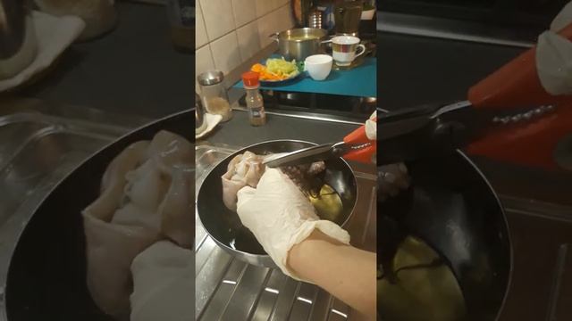 Как почистить осьминога смотреть онлайн