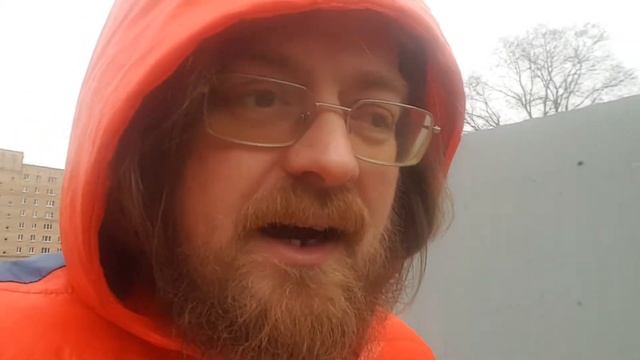 Балашиха. Почему возле площади у улицы Свердлова, 1 вырубили деревья и возводят ларек? смотреть онлайн